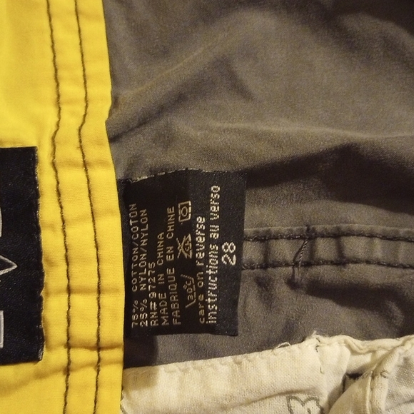 Fox shorts size 28 they are gray and yellow - Picture 3 of 3